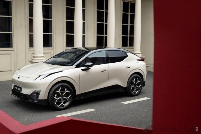 大电池混动香在哪里汽场全开 真正让我沦陷的是混动车带来的时空自由感！以前开纯电车