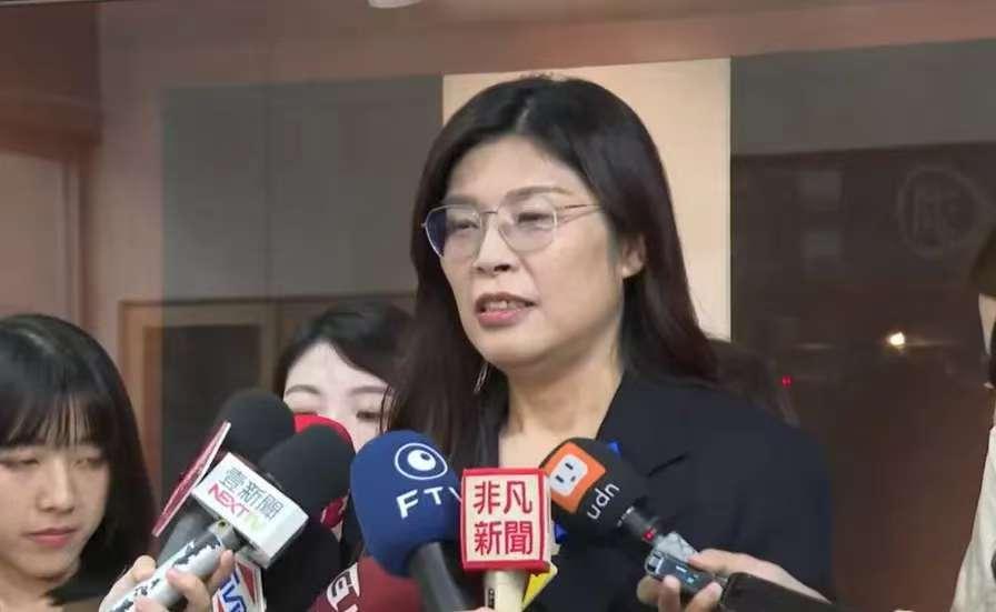 针对两岸和平统一，郑丽文做出了表态！在近期，国民党新主席郑丽文在接受采访的时候被