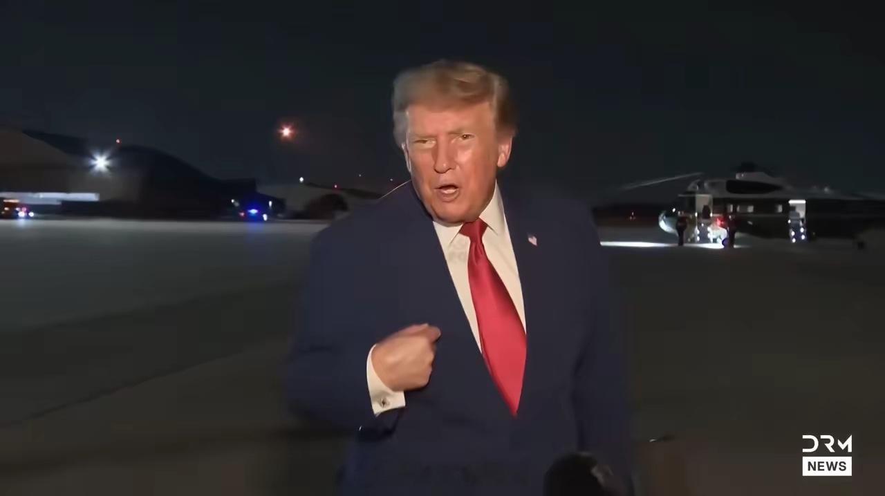 记者：“你为什么像个懦夫一样逃跑，登上另一架飞机，把其他人都留在747上冒险？”