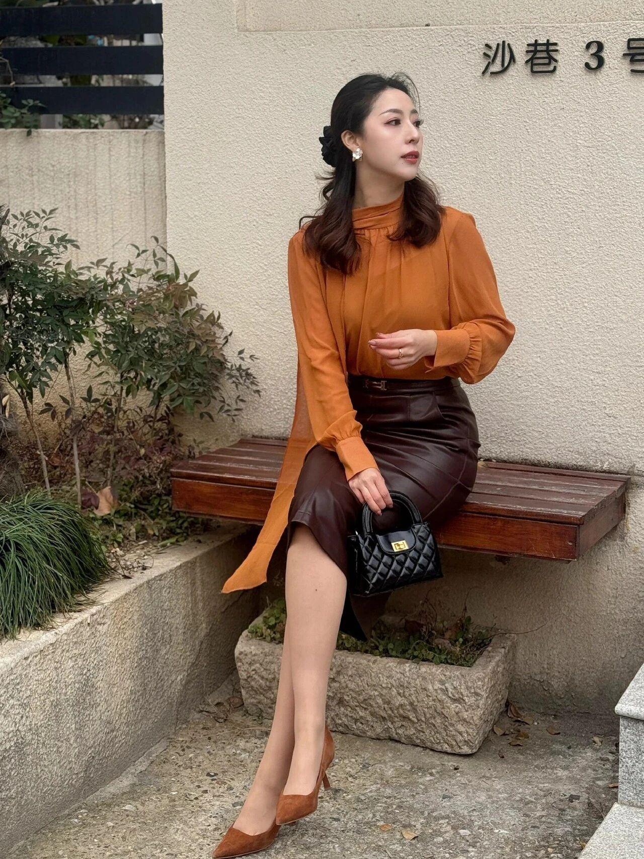 什么样的穿搭可以成为气质女神?这位姐姐气质太出众了，温婉又大气，完全是优雅知性的