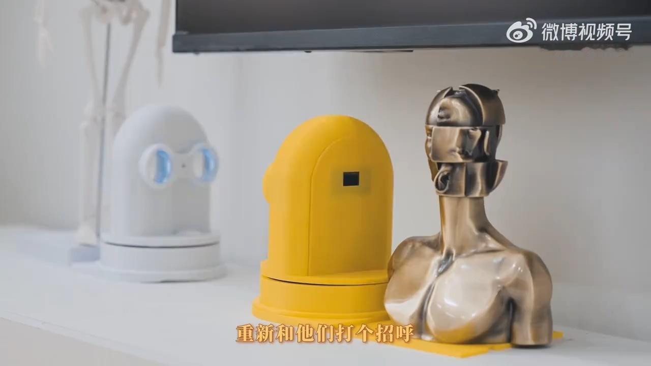 李诞看到你还有token就放心了小狮这个家，外面看着冷清，里面芯片都快吵翻天了，