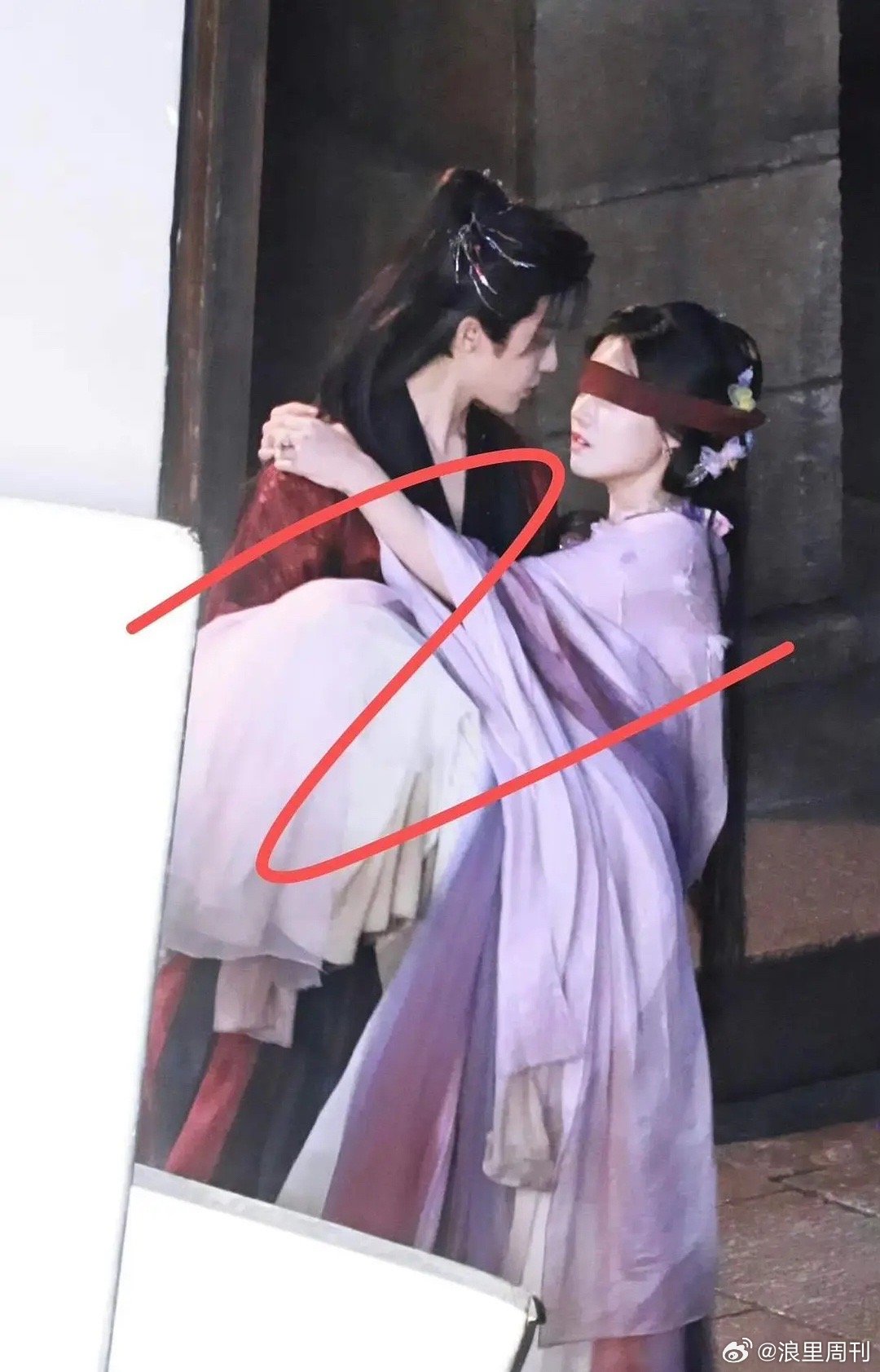 侯明昊和卢昱晓蒙眼抱的路透，两人状态如何 ​​​