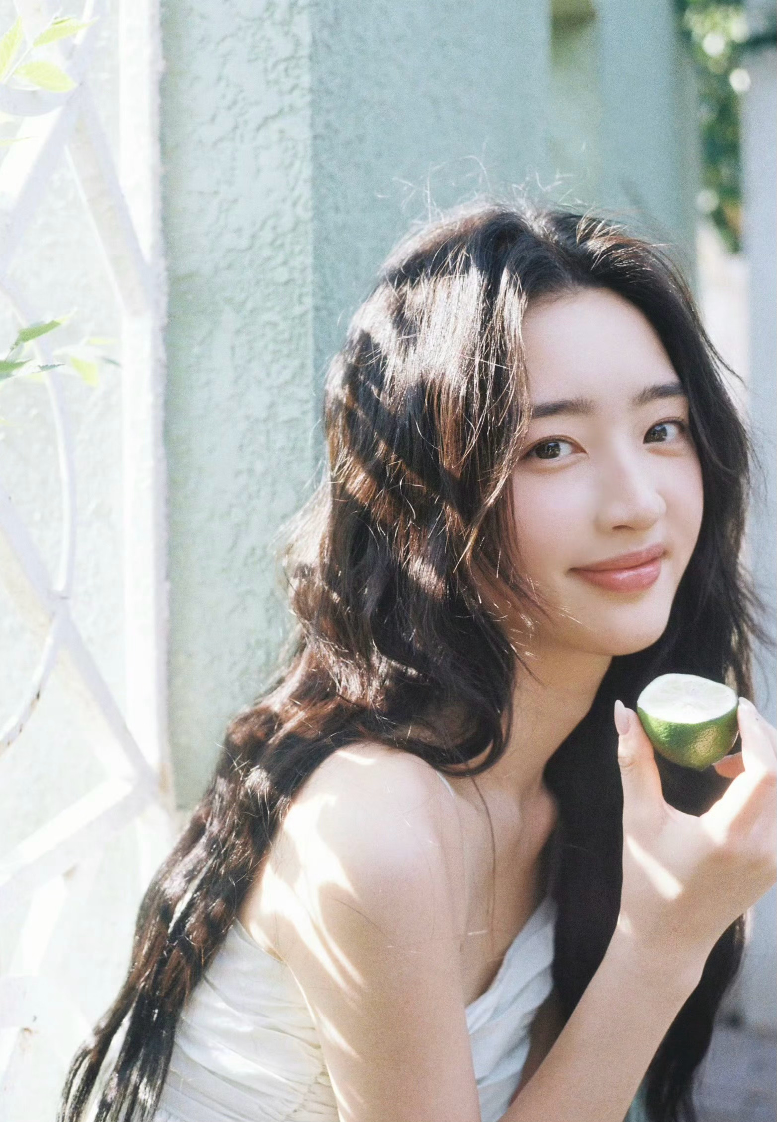 邓恩熙的团队也很会营业，微博晒的照每次都是青春美少女。 ​​​