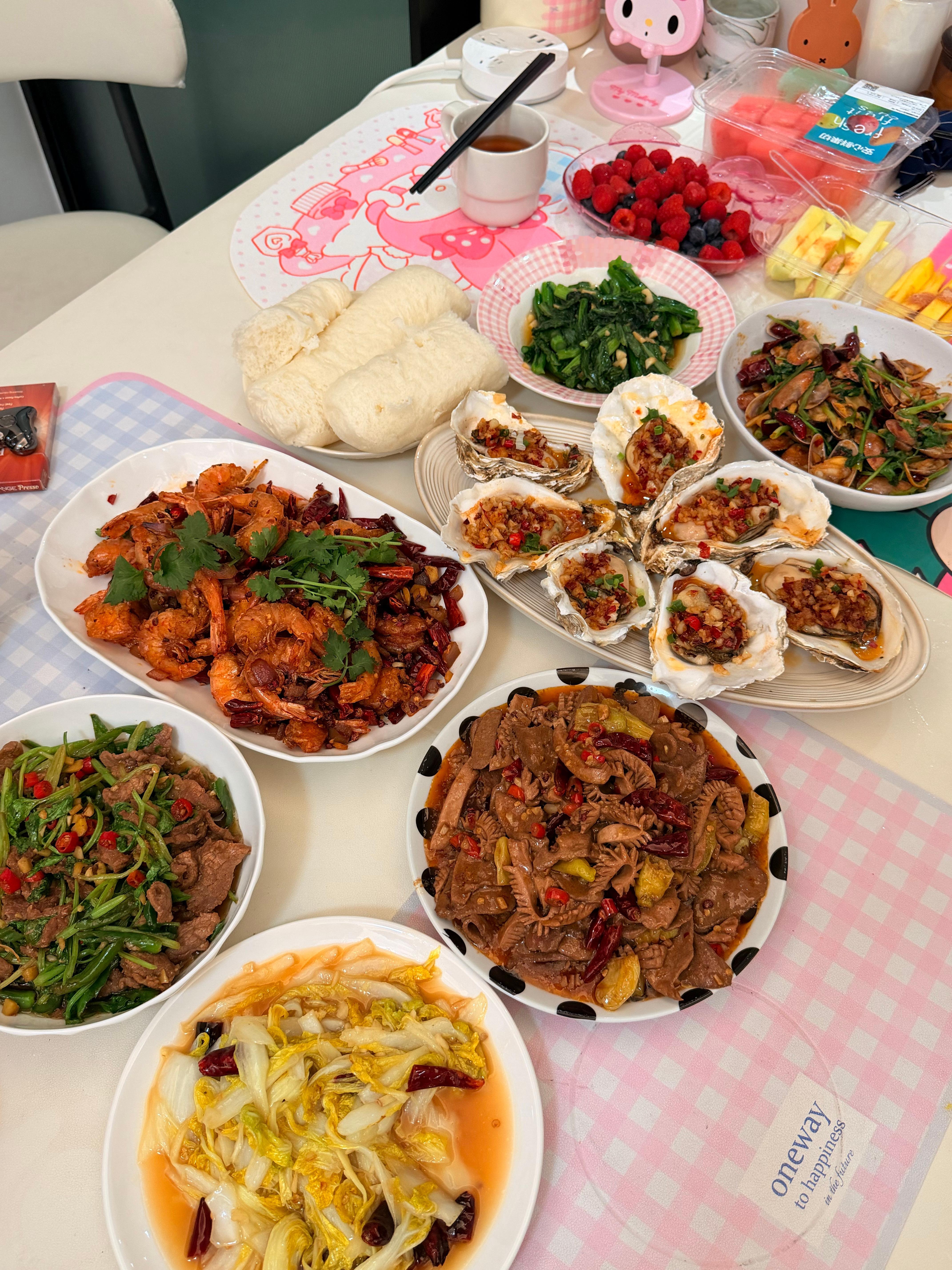 今晚真的大饱口福了 谁懂这个涵哥做饭有多好吃 让我四月份就吃上年夜饭了