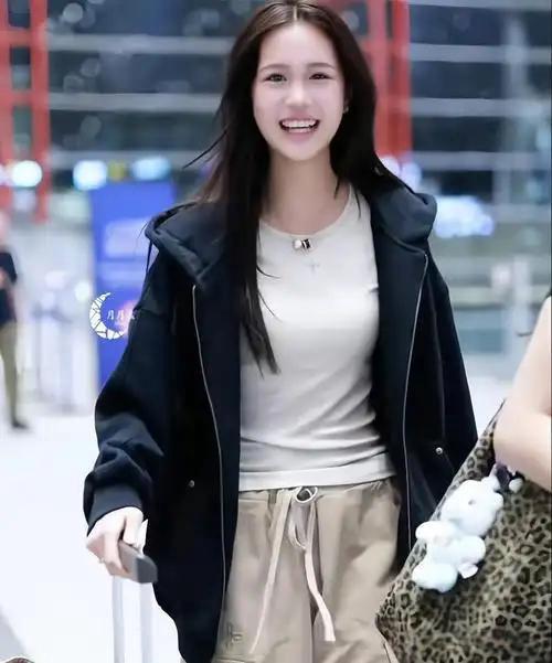 钟丽缇这基因也太能打了！小女儿考拉和姐姐Jaden双双长到170cm，姐妹俩站在