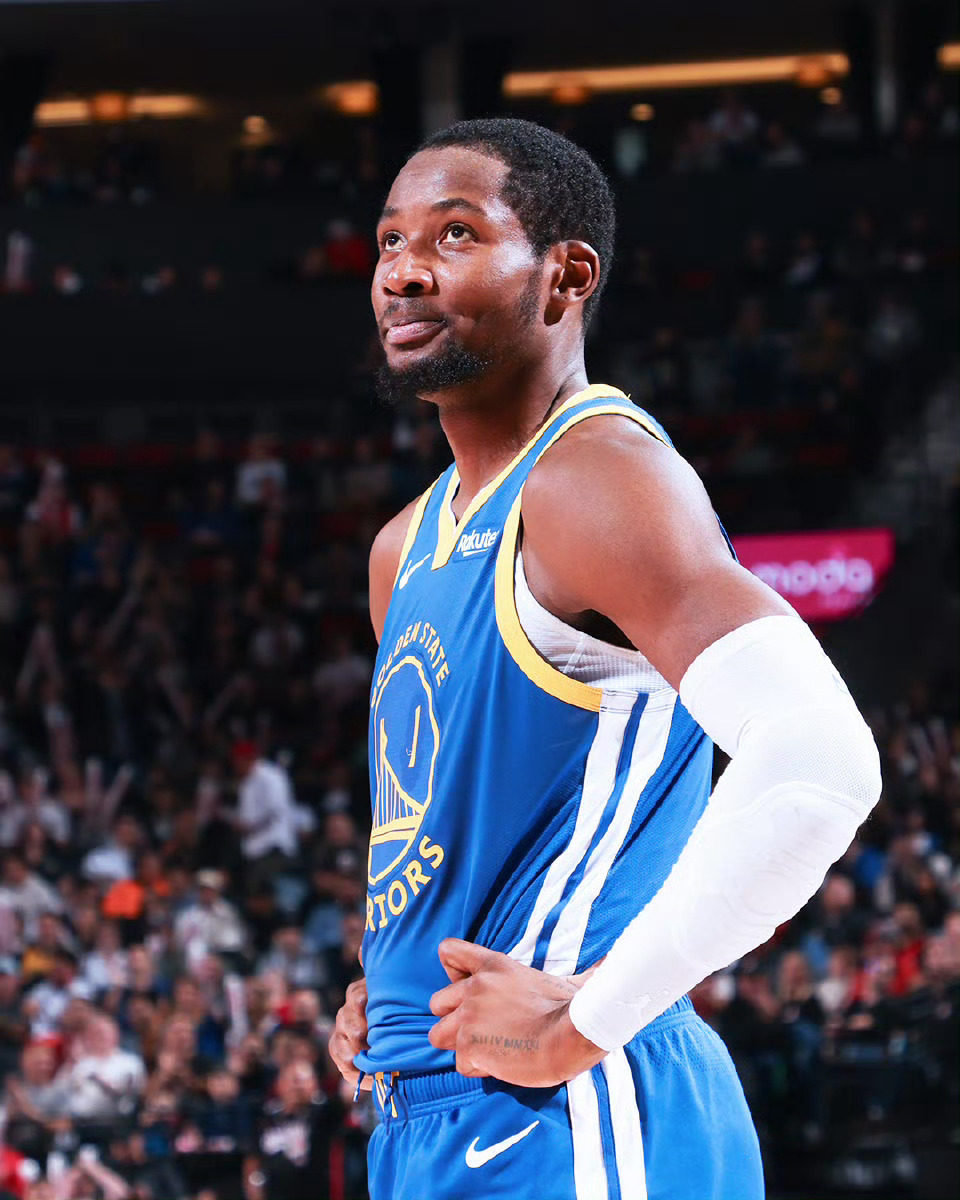 步行者起势了，双方火药味也出来了，优势现在在步行者了，看勇士能不能有人站出来扭转