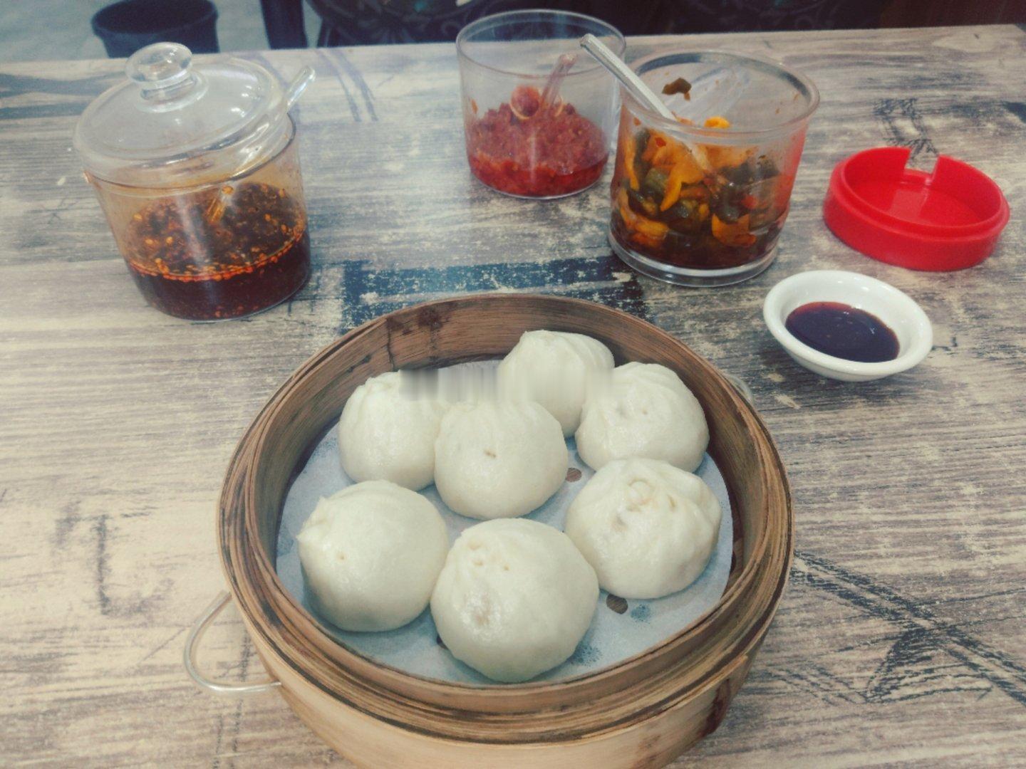 喜欢的杭州小笼包店铺又开业了。以后早餐晚餐又有地方吃了。在广东这么多年还是第一次