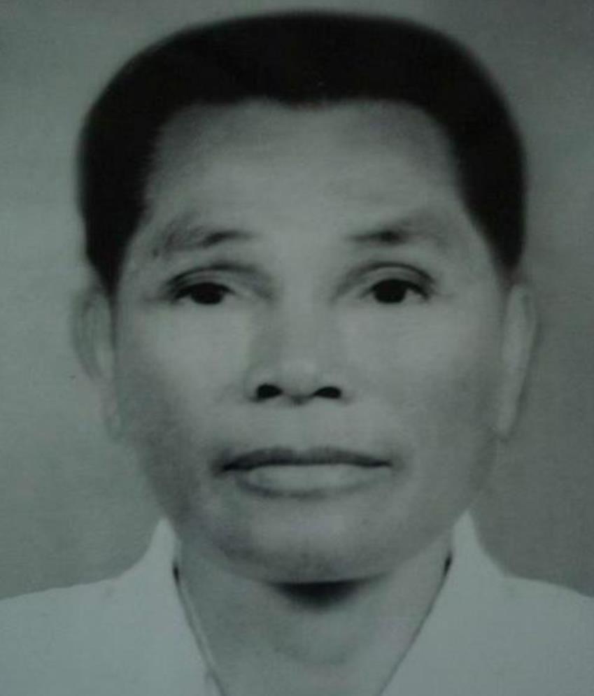 1960年，乐会县的1位老农何世富“油尽灯枯”，走到生命的最后时刻。他喊来妻子曾