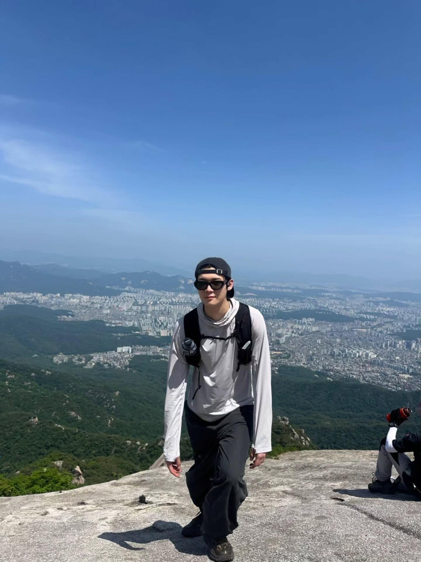 金允植/壁纸分享暗恋一个人的感觉就是：美好且遗憾 