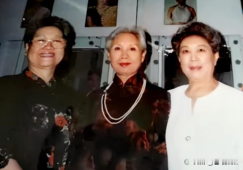 京剧舞台上，老旦“三王”同框亮相。
对于老戏迷而言，这三位可是他们心中的爱豆。