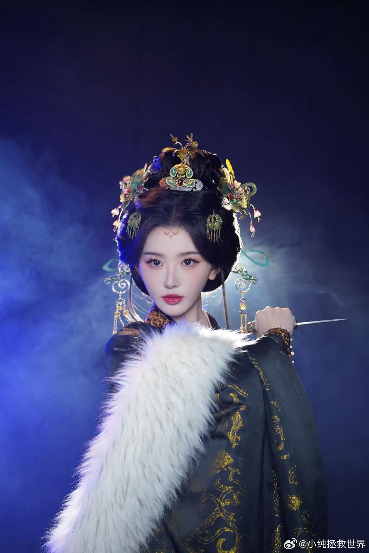 孔雪儿浅浅训犬 孔雪儿这段浴池戏真的杀疯了，勾勾手指那一下又媚又有掌控力，氛围感