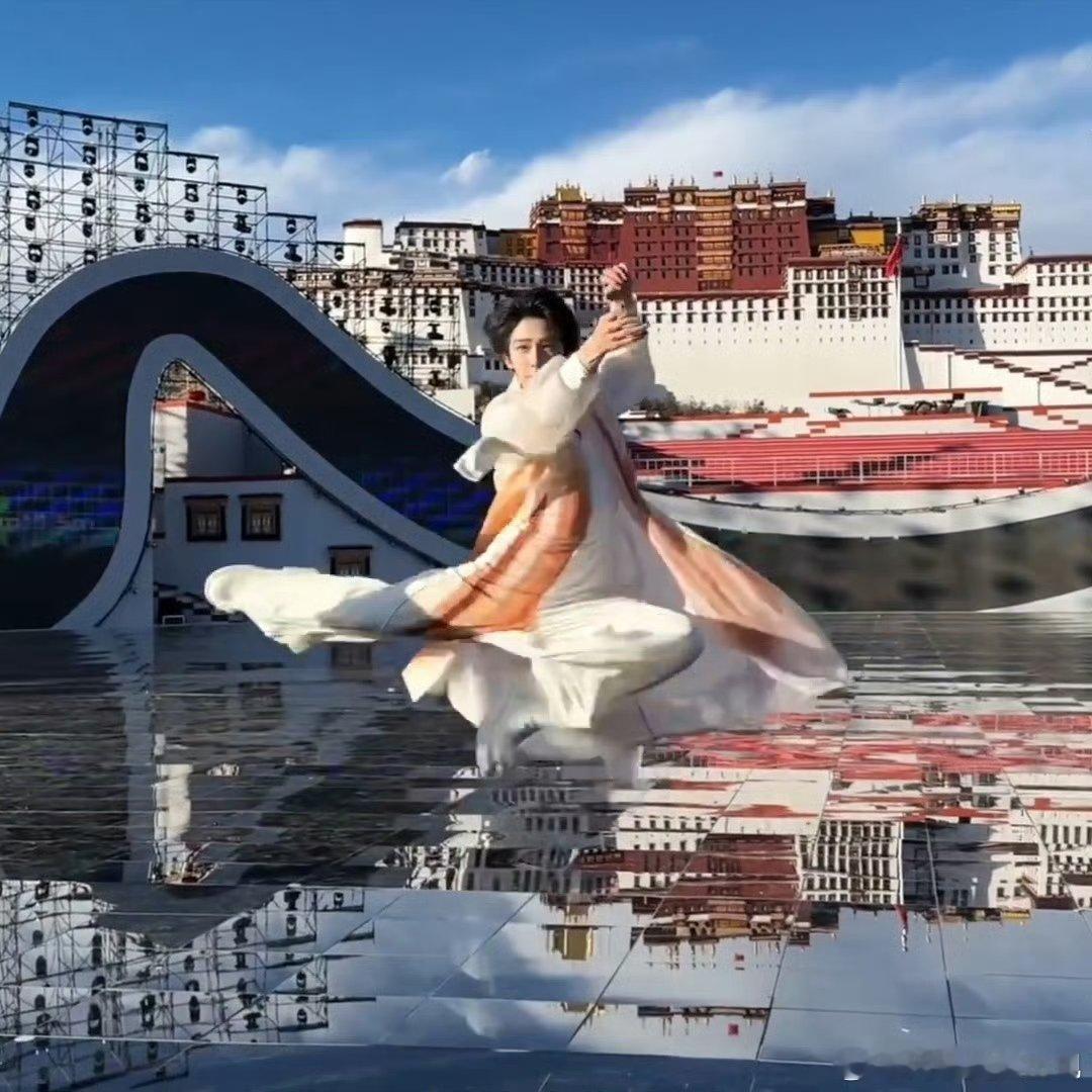 刘宇跳完舞就吸氧 刘宇为了舞蹈真的太拼了，台上那么美，台下却难受得一直吸氧，看着