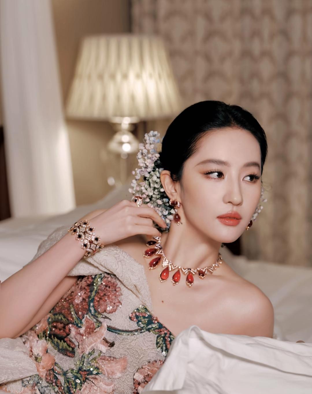你喜欢刘亦菲吗太喜欢神仙姐姐刘亦菲了她她美了[玫瑰][玫瑰][玫瑰]