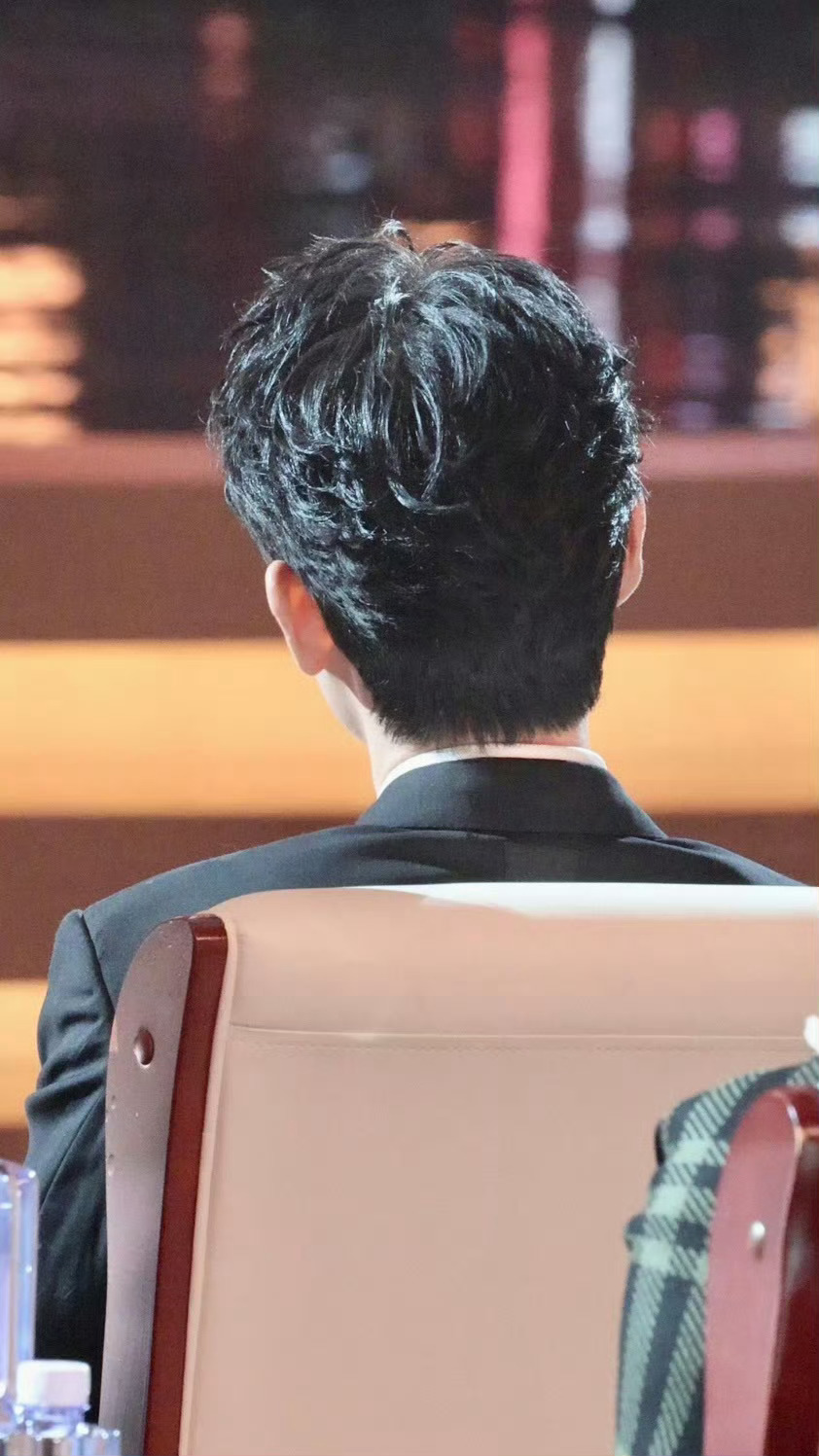 后脑勺给我rua一下[期待]朱一龙 ​​​