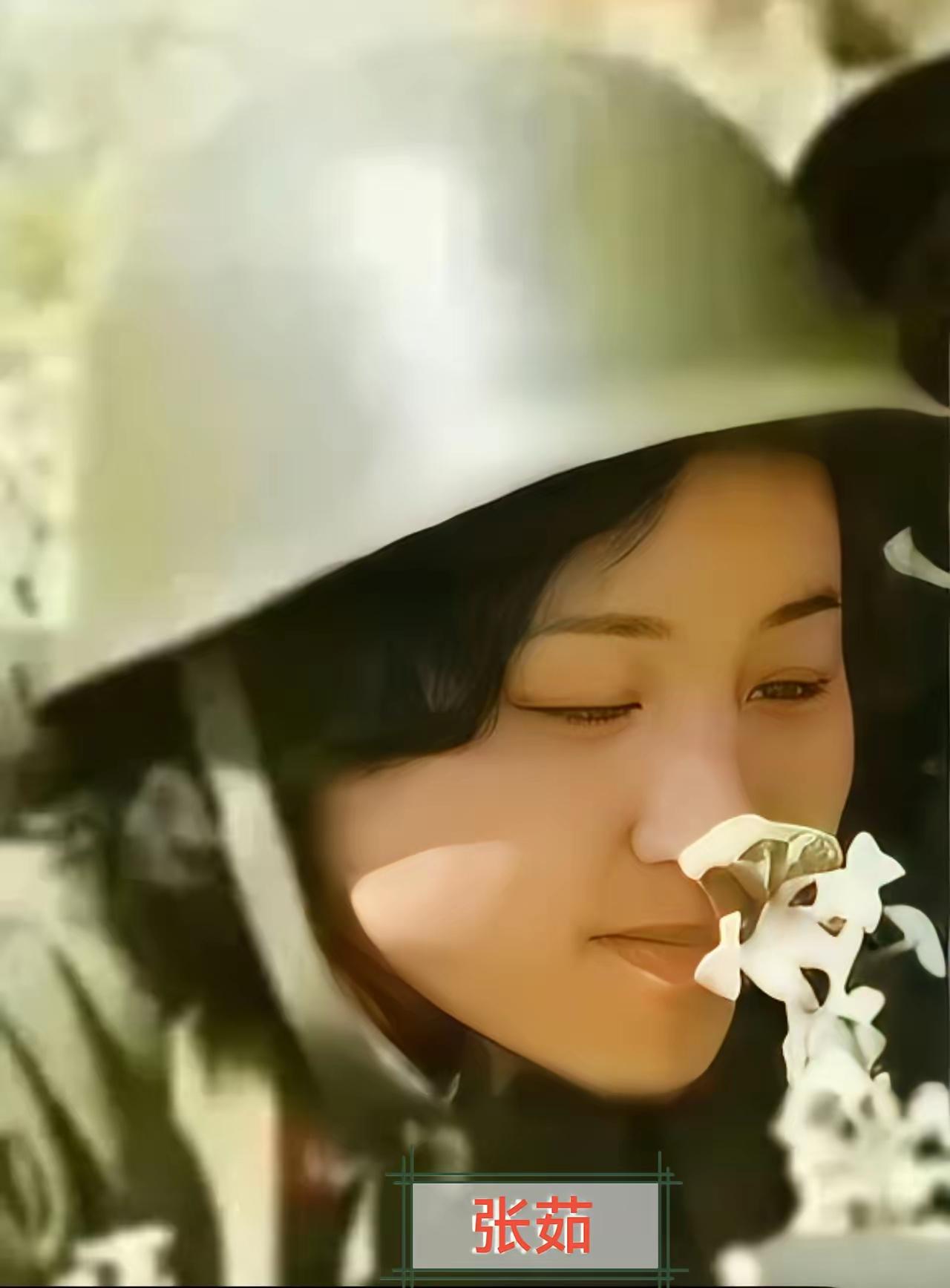 这位女兵名叫张茹，她是原步兵第139师医院的卫生员。1985年，她随部队赴老山参