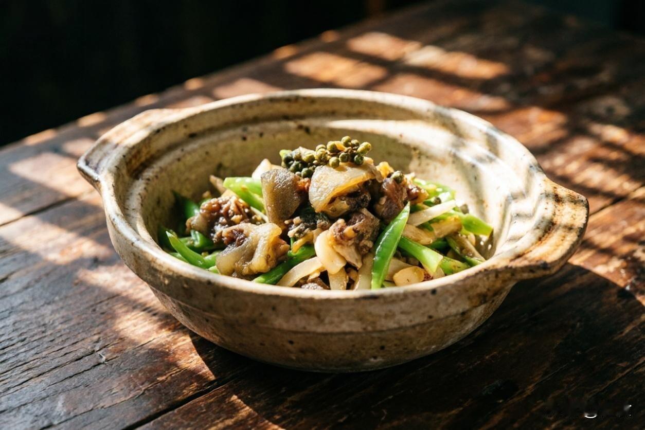 青椒煸甲鱼

食材准备（3人份）

主料：甲鱼1只（约500克，现杀去内脏去黑膜