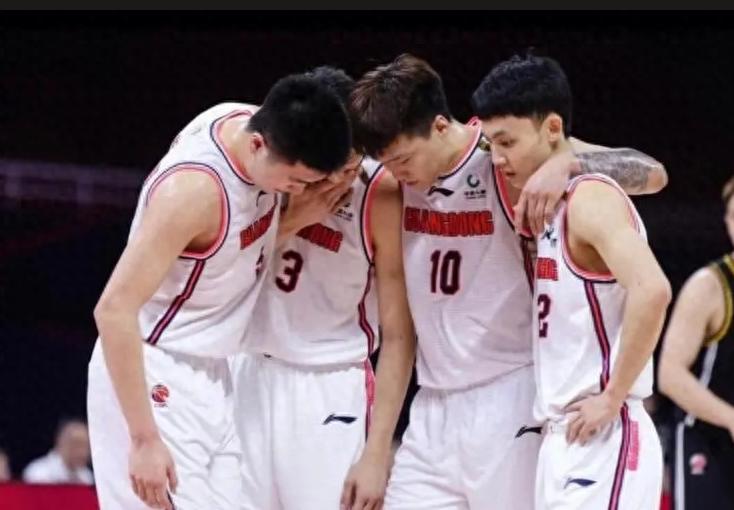 广东男篮官宣王少杰返北控、李文昊离队、夏振峰转战广州，名单里唯独不见杜润旺，引来