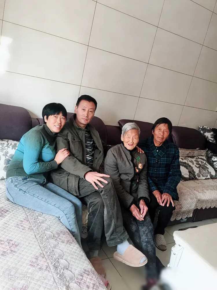 标题：《爱与责任：知心伴侣的陪伴与支持》
生活在北京，我们的日子并不富足。我没有