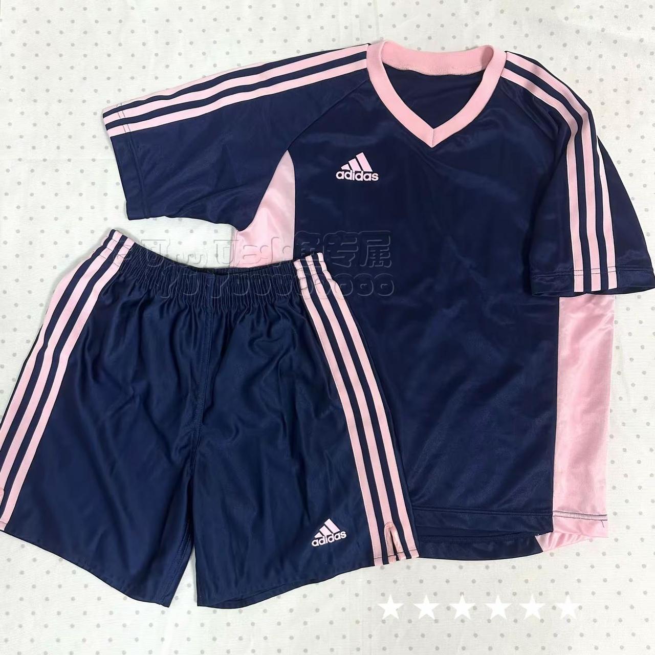 夏天依旧保持三条杠。Adidas  阿迪达斯球衣 vintage 古着vinta