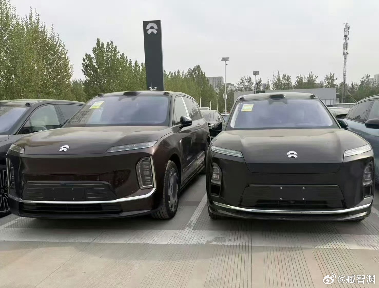 左边的ES9让右边的ES8变成小车了 蔚来ES9