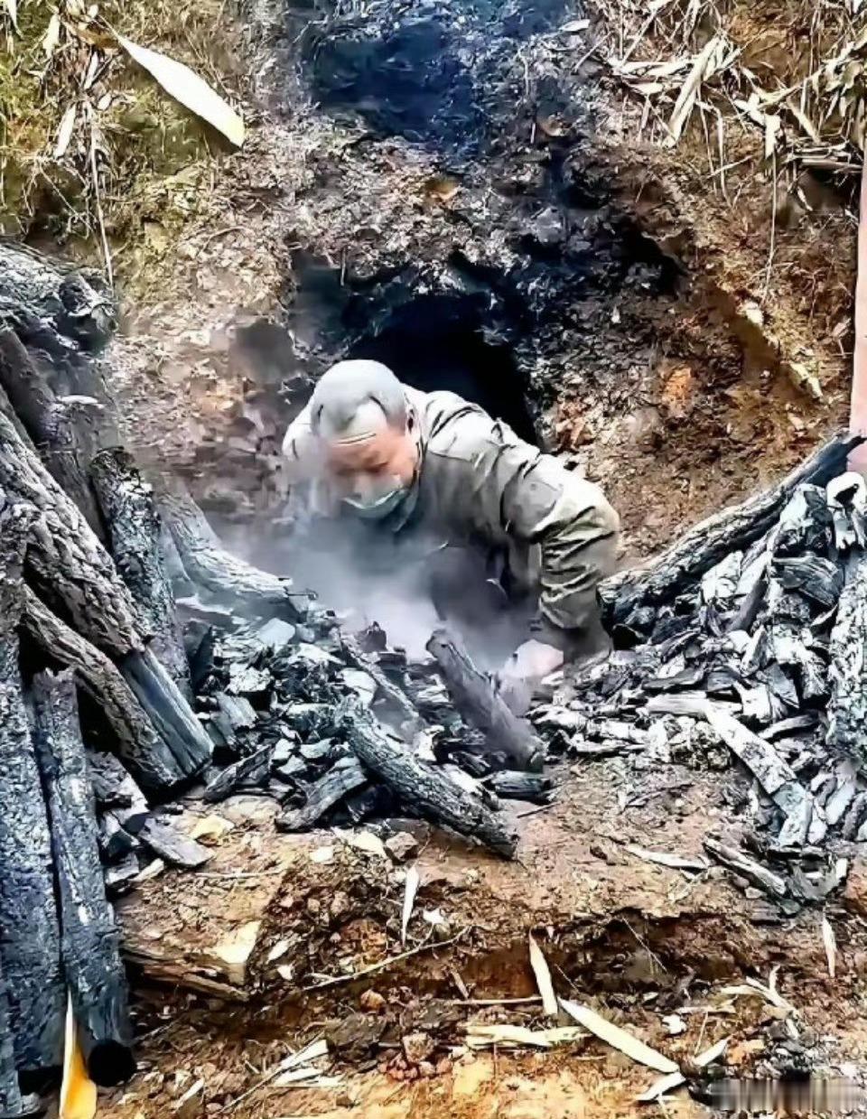 这个荒野求生搞得主办方是想让大家来受冻挨饿的，结果这位广西老表一口气儿烧了400