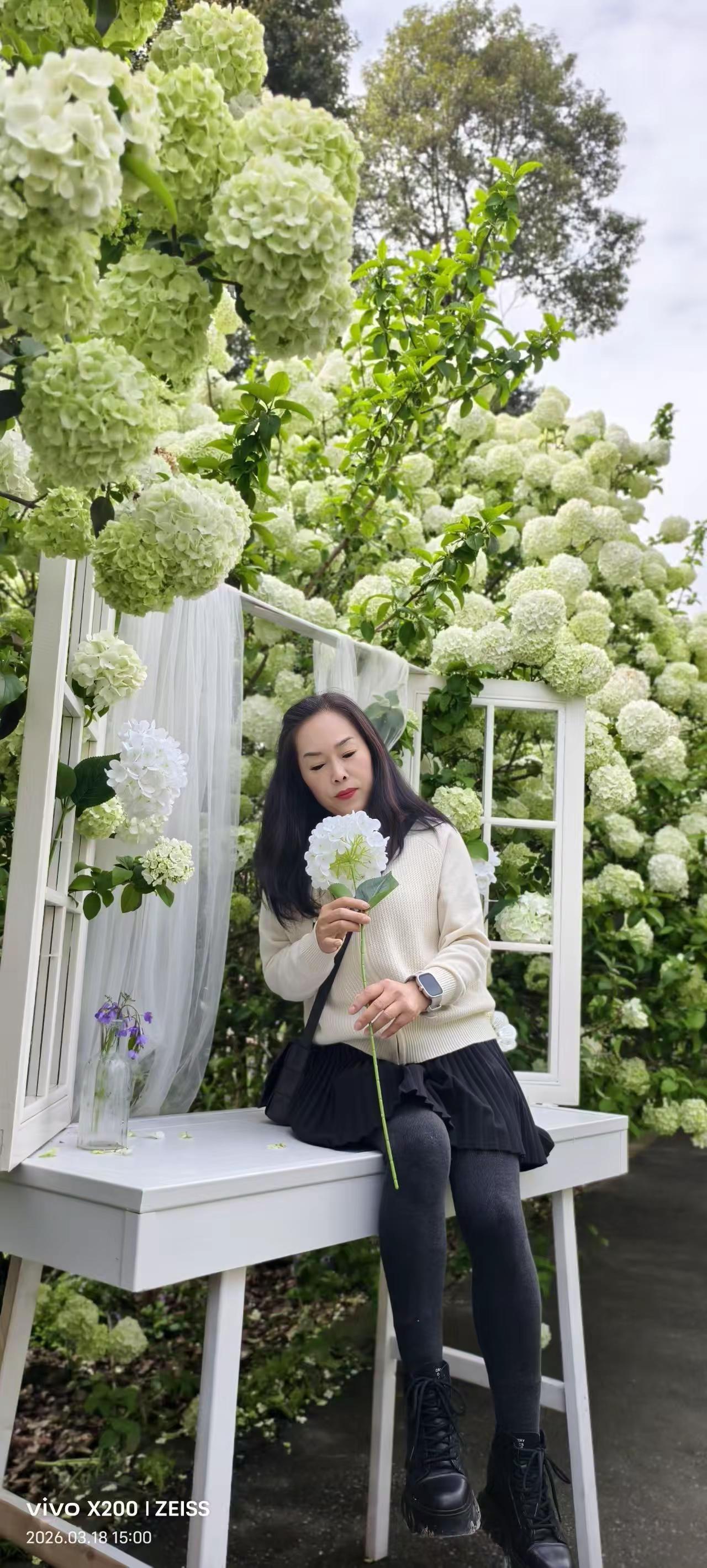 🌸: 开着大奔，搂着玉芬，吃着豆角，回忆青春！