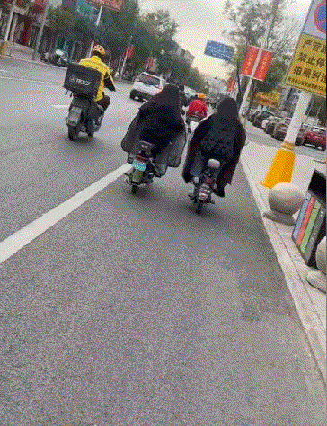 网友:跟了她八条街了，总算是没有叫俺失望！