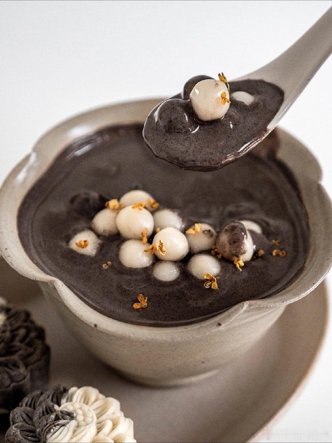 乌金墨玉珍珠圆  这一碗真的巨巨巨好吃！黑芝麻糊自带淡淡的谷物香！吃起来好浓郁好