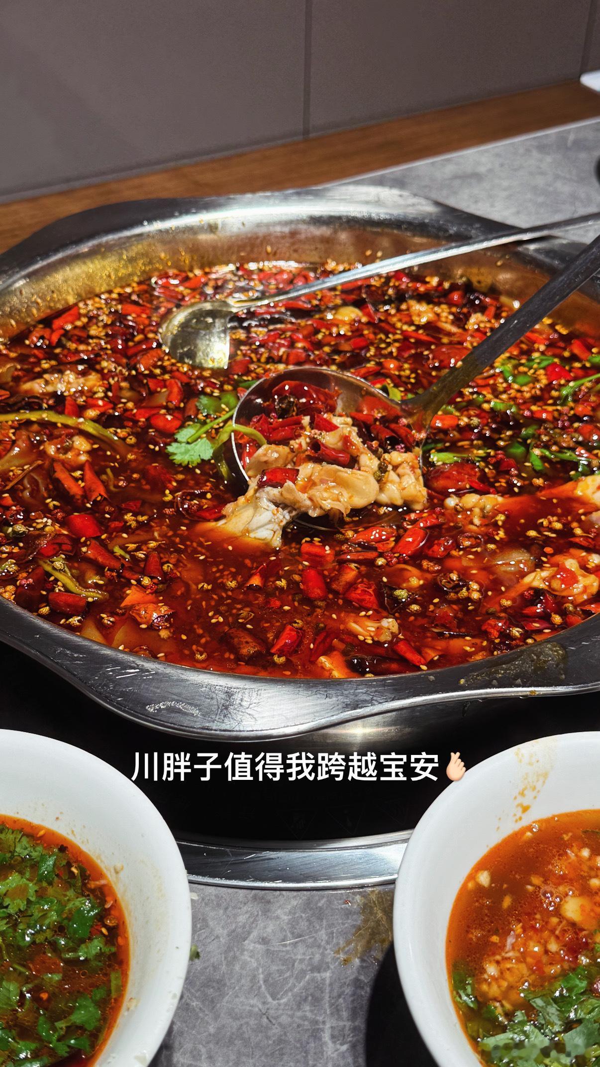 😐忙或者焦躁的时候会特别想吃好吃的 还好最近摄入的美食全都夯爆了 没白长肉……