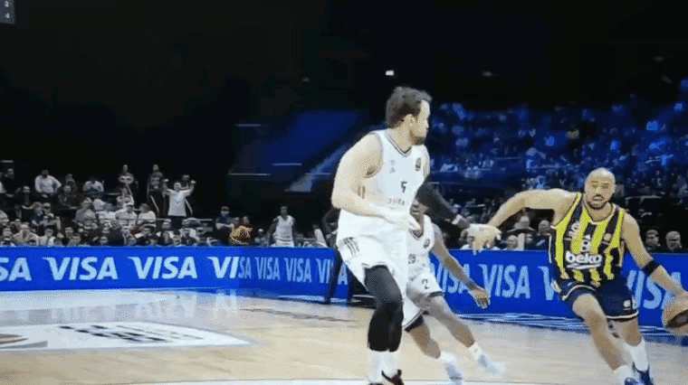 湖人这波操作！堪称近十年最蠢！为了废塔放弃卡鲁索，血亏到姥姥家了！
 
家人们谁