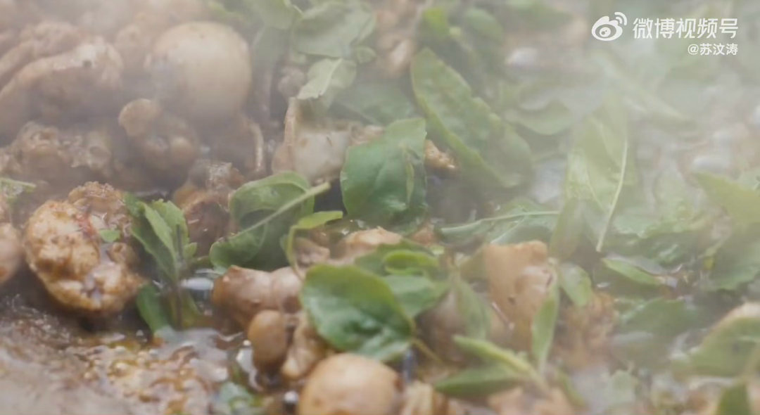 一道菜藏着泰国版耙耳朵哲学 北碧府有两绝：一是“炒酒鬼”香到让人走不动路，二是当