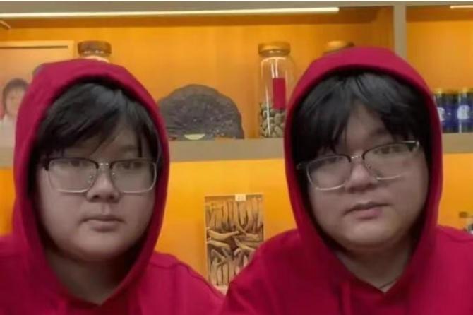 【95后夫妻酷似双胞胎，被网友建议测DNA，妻子：相亲认识，做过婚检，婚后越长越