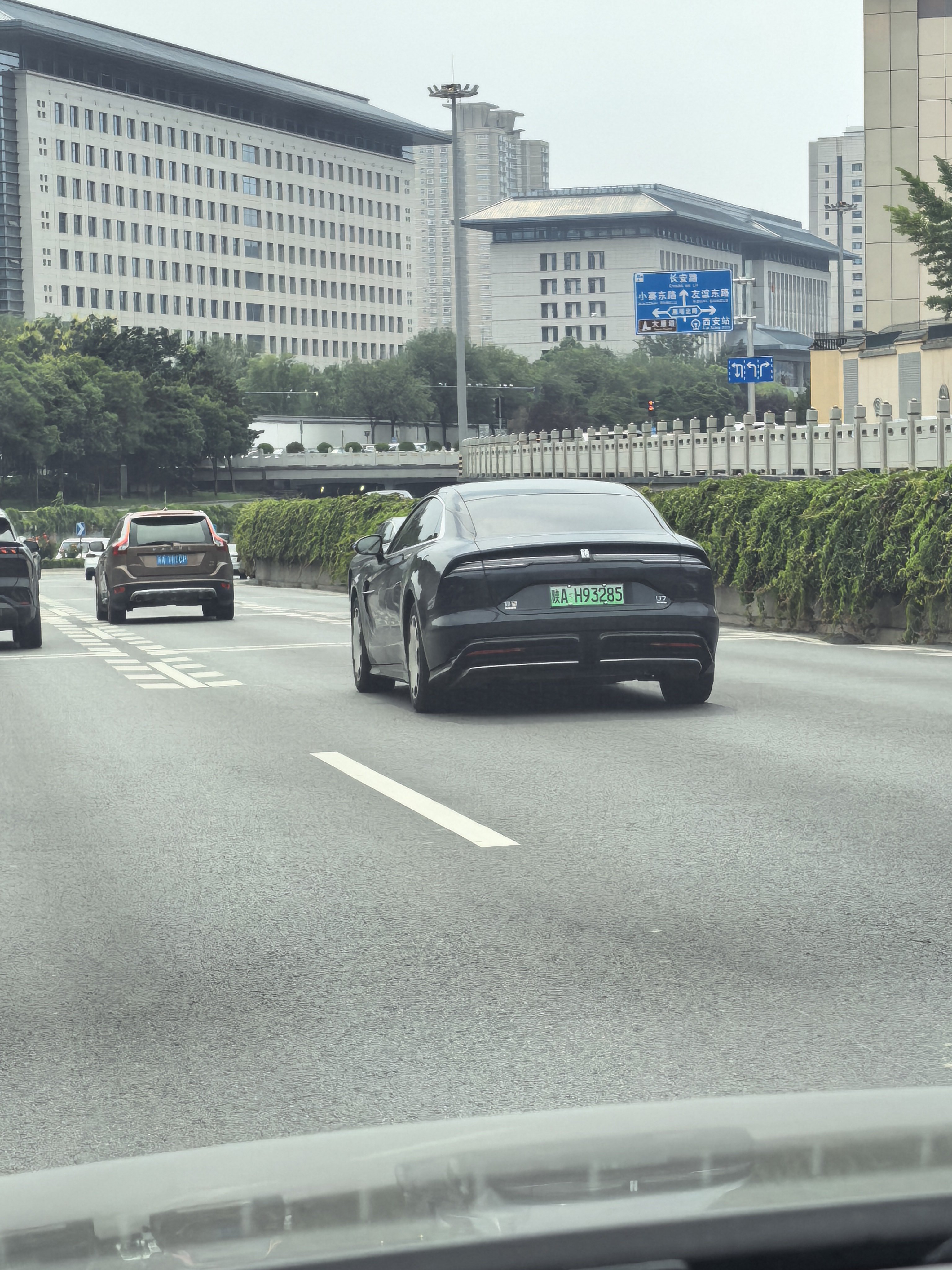 见了个稀有车型，仰望U7 