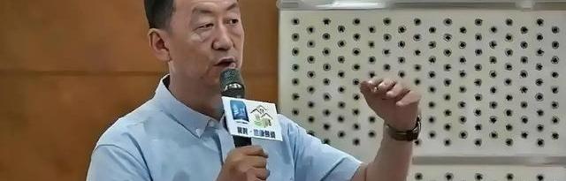 你敢信吗？一个人辛辛苦苦攒了一辈子的行头，走的时候可能连个纸箱都装不满，最后家里