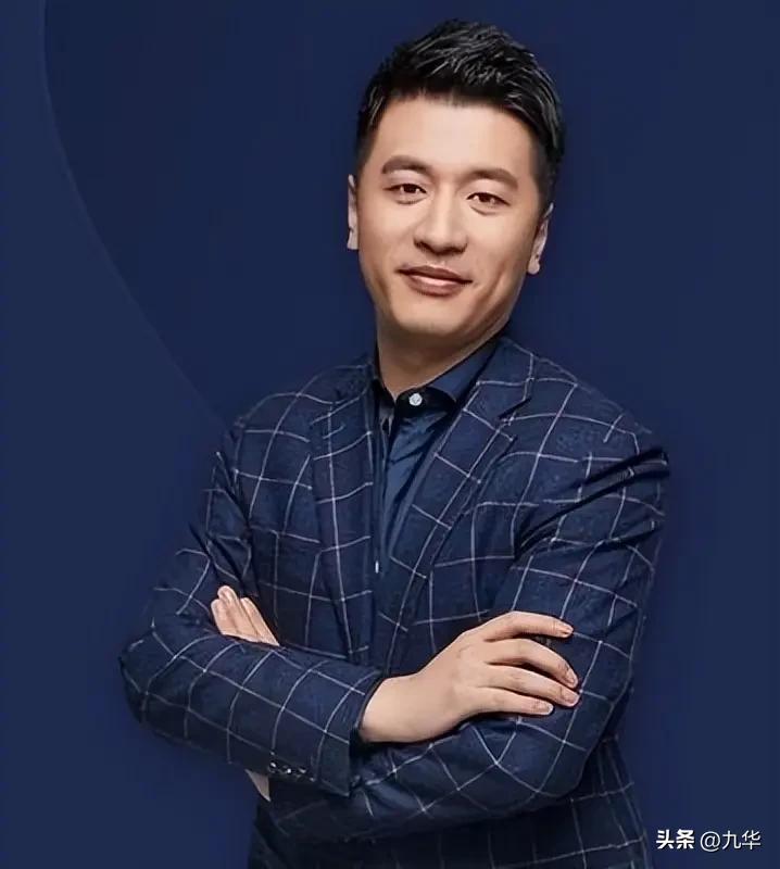 张雪峰老师最大的优点是真实，最大的贡献也是真实，不虚假，不做作，给社会大众一种信