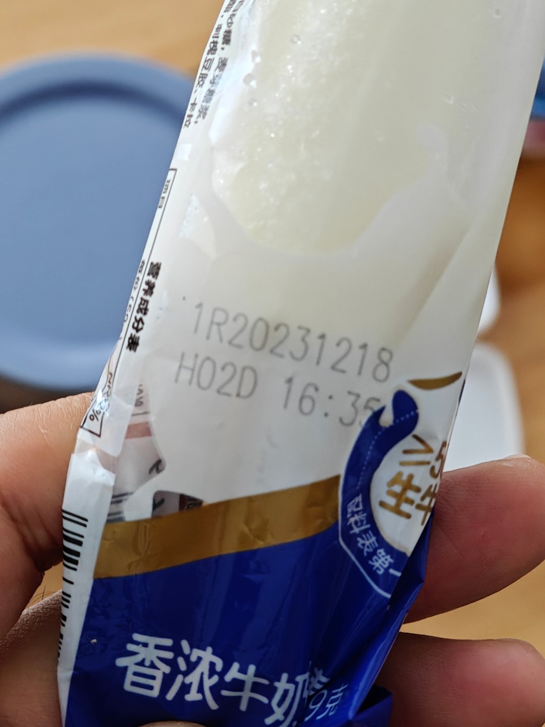 想吃冰棍冰箱角落里恰好还有一根2023年12月生产保质期18个月，四舍五入算是2