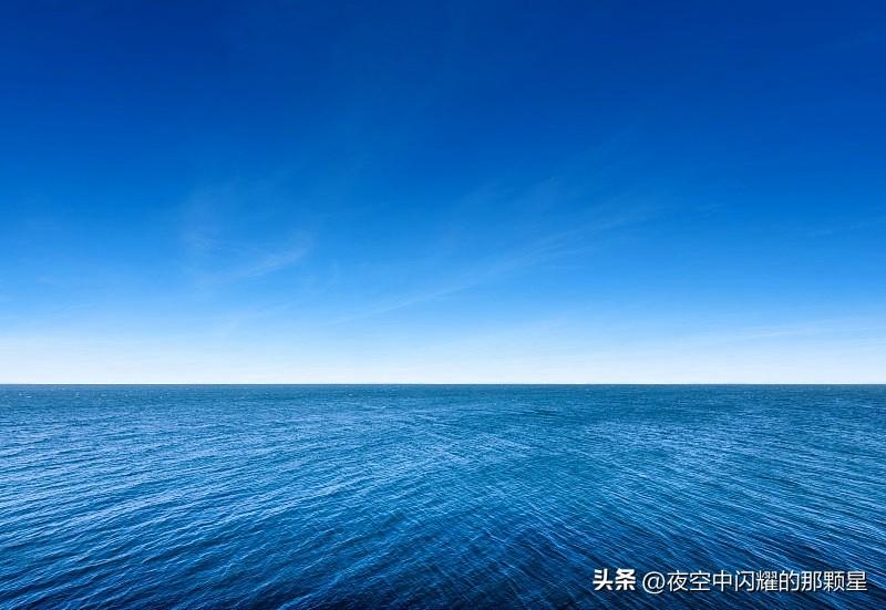 海天一色澄澈蔚蓝，风轻云淡，治愈所有疲惫，心也跟着辽阔起来。