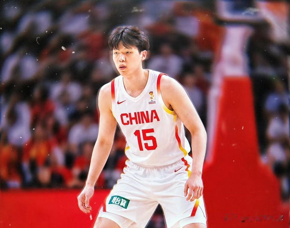 杨瀚森经历了一个NBA赛季后，目前已经回国，接下来他将会和国家队汇合，备战7月3