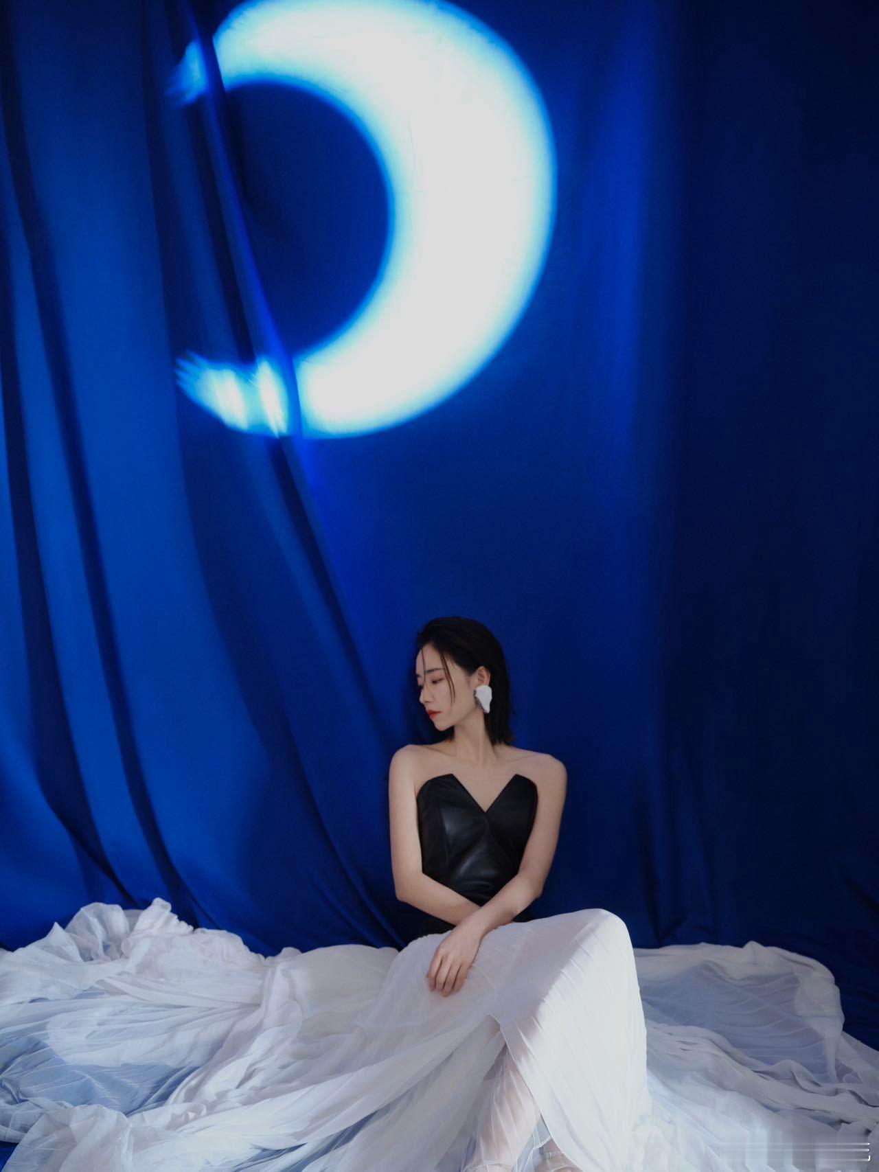刘雅瑟给张天爱把脉如今全网都在讨论这个趣味瞬间，刘雅瑟随手秀出把脉技能，举动朴实