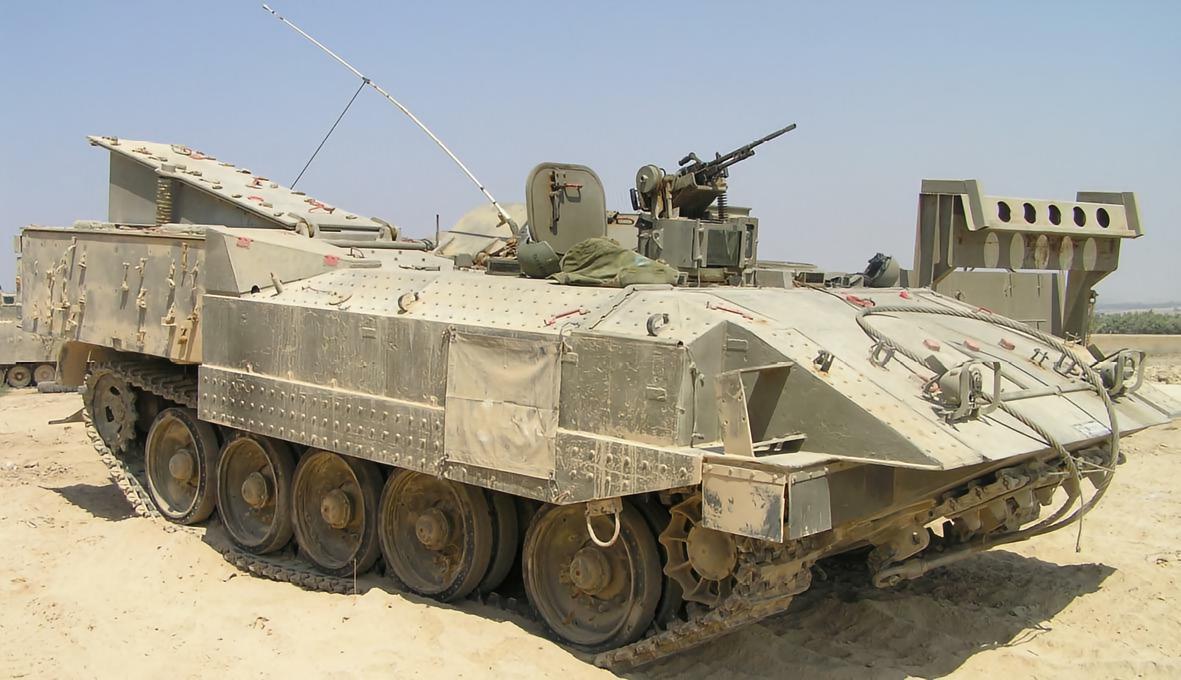 每天认识一件兵器 以色列“阿奇扎里特”装甲运兵车“阿奇扎里特”（Achzarit