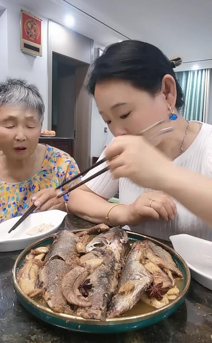 哎呦我的妈，哈哈哈。