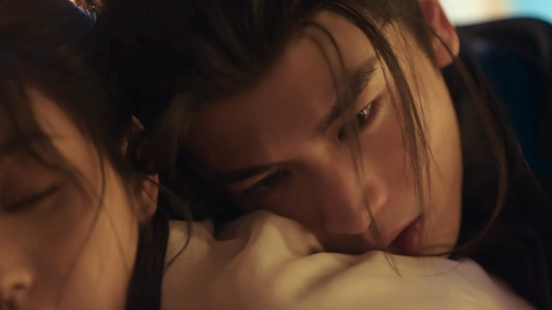 谢征樊长玉被窝戏删掉了 逐玉谢征樊长玉被窝戏，正片删了钻出被窝的过程和亲耳朵那段