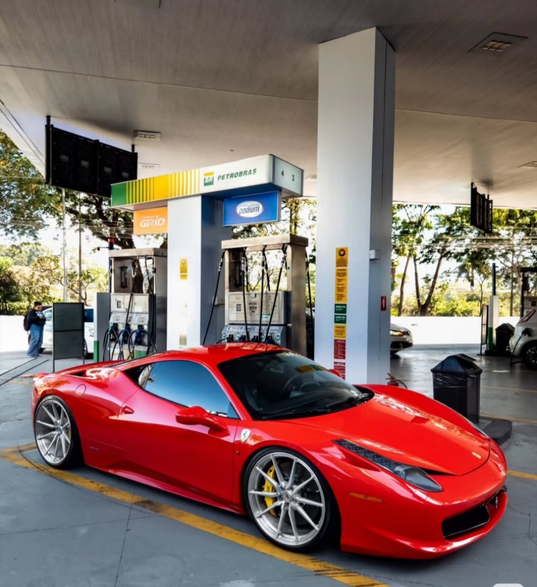 这458出来已经有10多年了，现在看还是美轮美奂5年前精品458的价格80~10