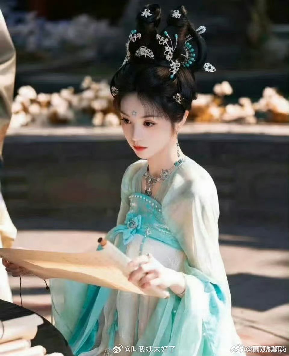 我欲乘风领衔主演田曦薇王弘毅网传我欲乘风女主田曦薇网传我欲乘风将有田曦薇，王宏毅