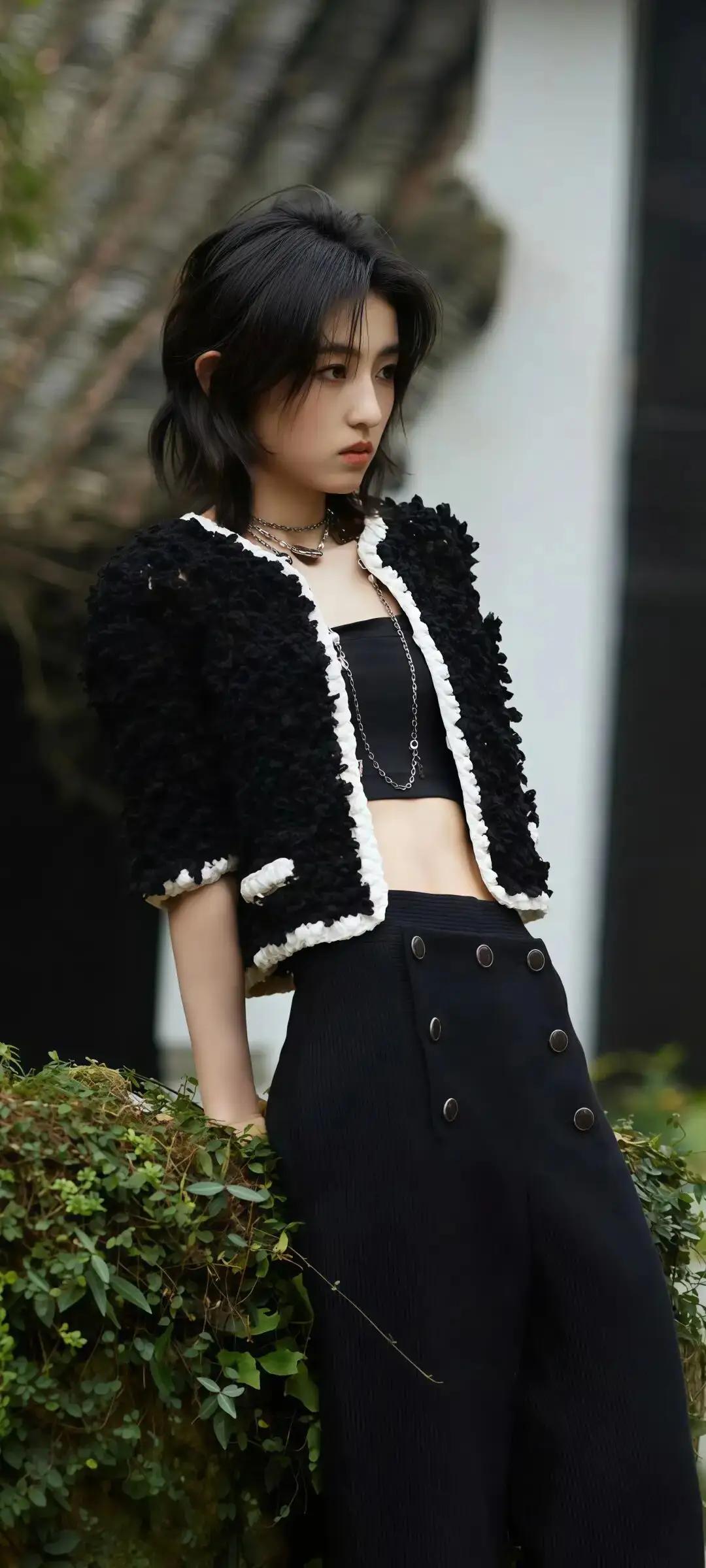 咋评论这孩子这套装扮……