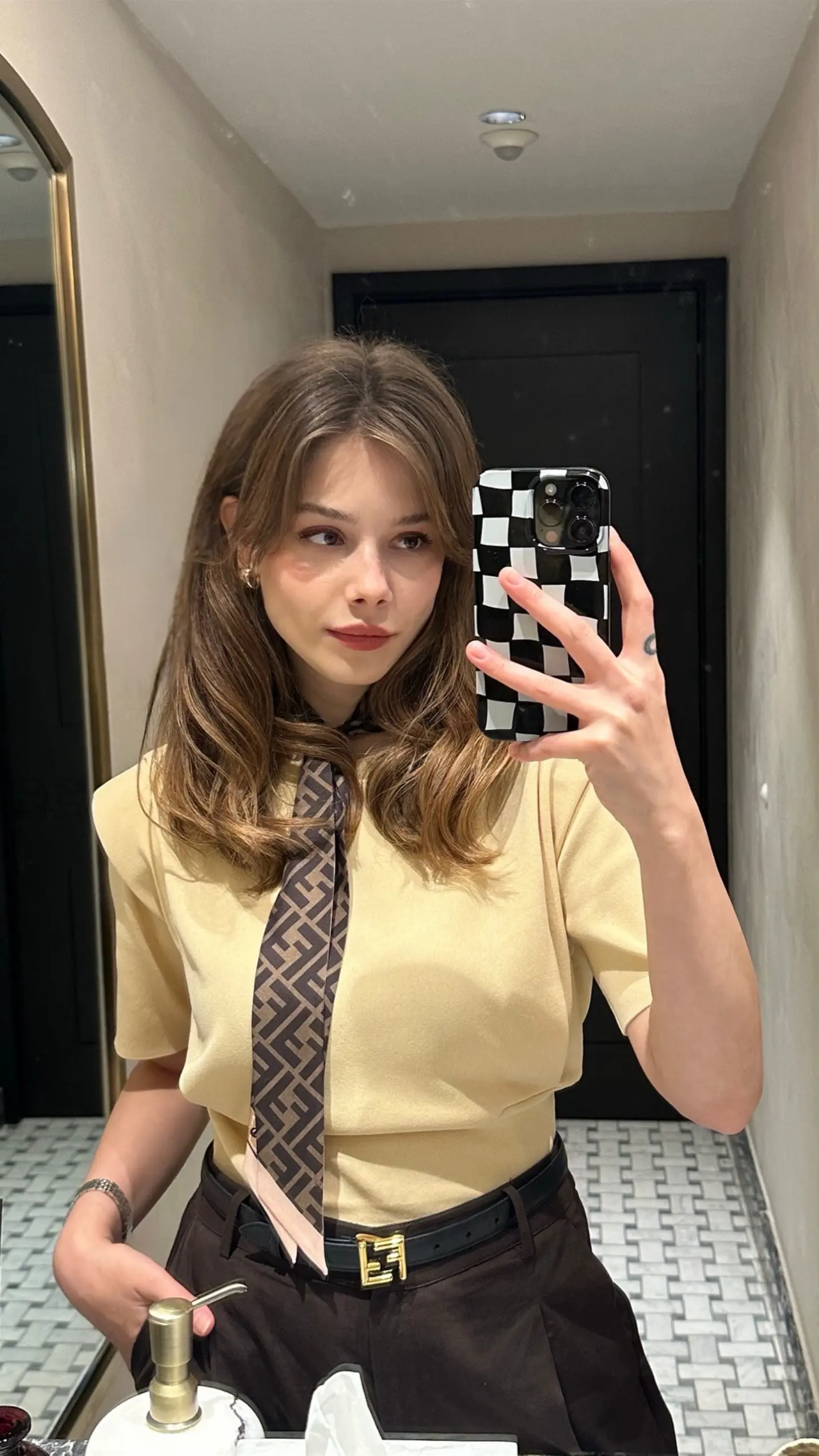 穿搭ootd 拍照姿势 姐妹拍照姿势 ootd穿搭 闺蜜穿搭