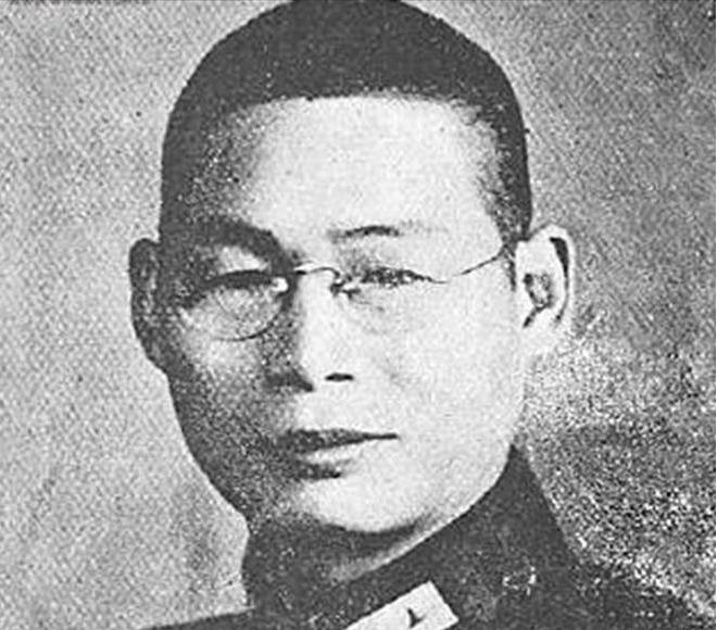 1949年8月，福州解放。蒋介石勃然大怒，下令将带头逃跑的李延年、李天霞关押审判