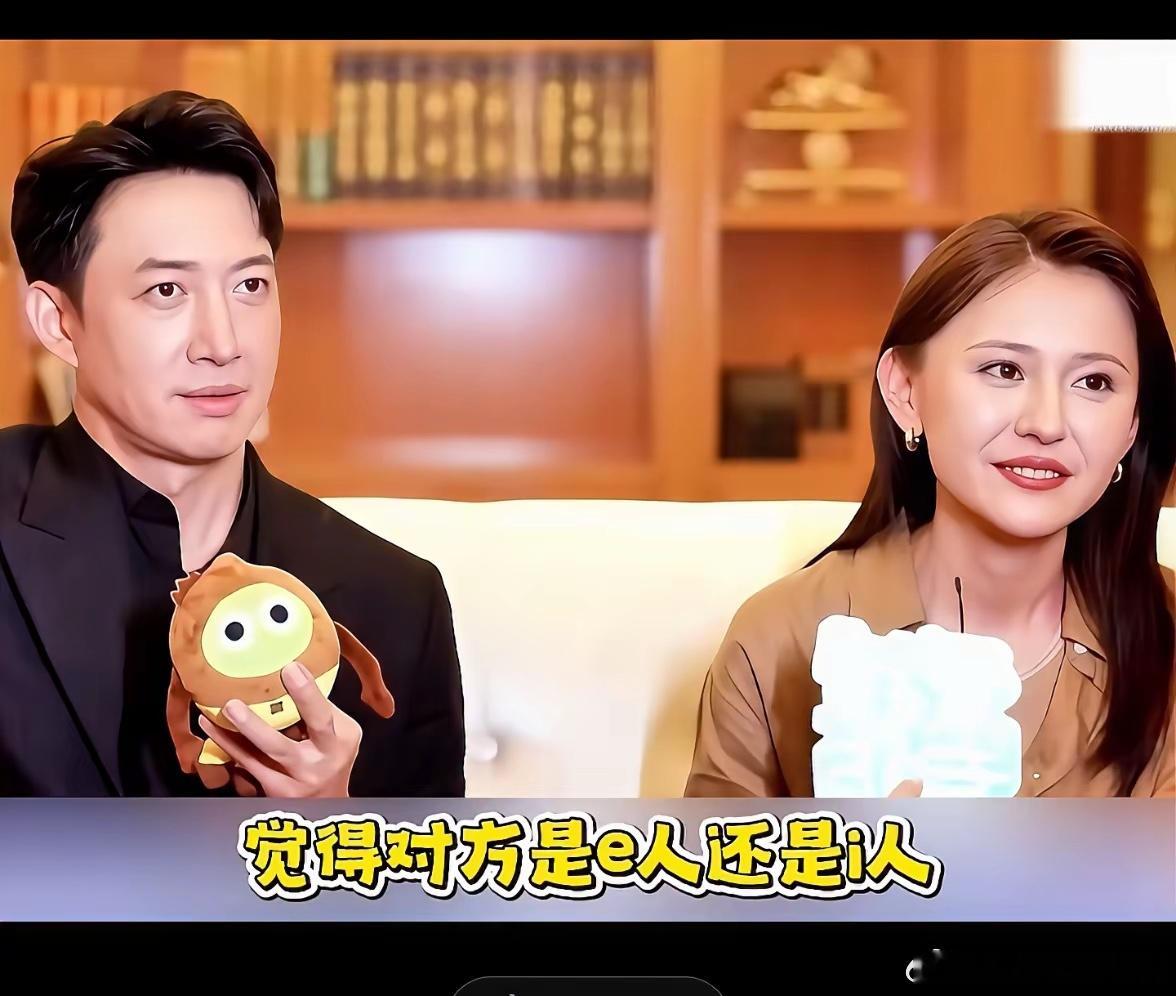 王阳上了年纪了我懂，可是热依扎是年轻人啊，她不懂就算了，居然还能一本正经的给人科