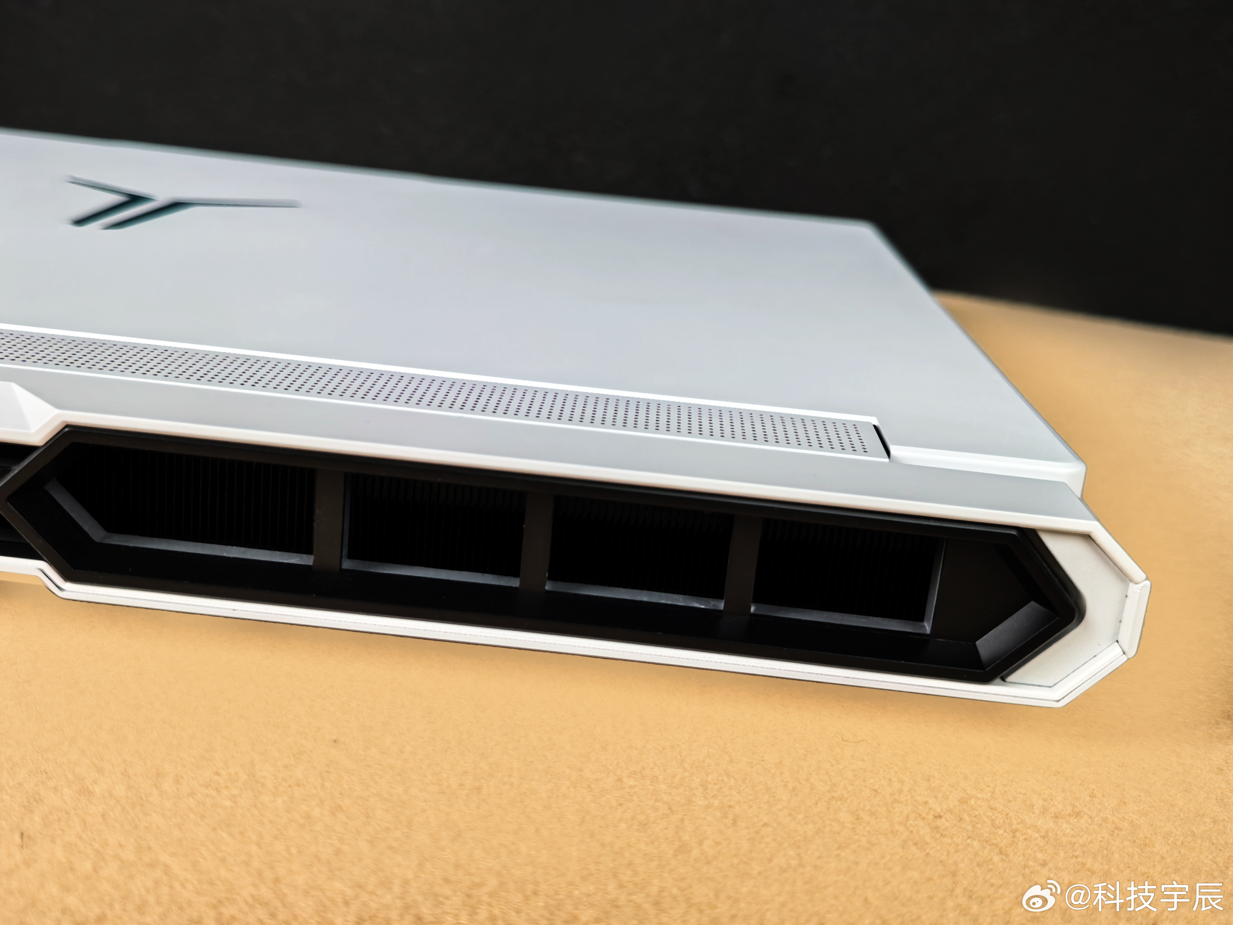 Y9000P 2025 AI 元启的 32GB 高频内存 + 1TB 高速固态很