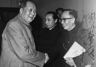 1962年，郭沫若看过毛主席写的一首词后，说写的时令不对，但毛主席说：没问题，是